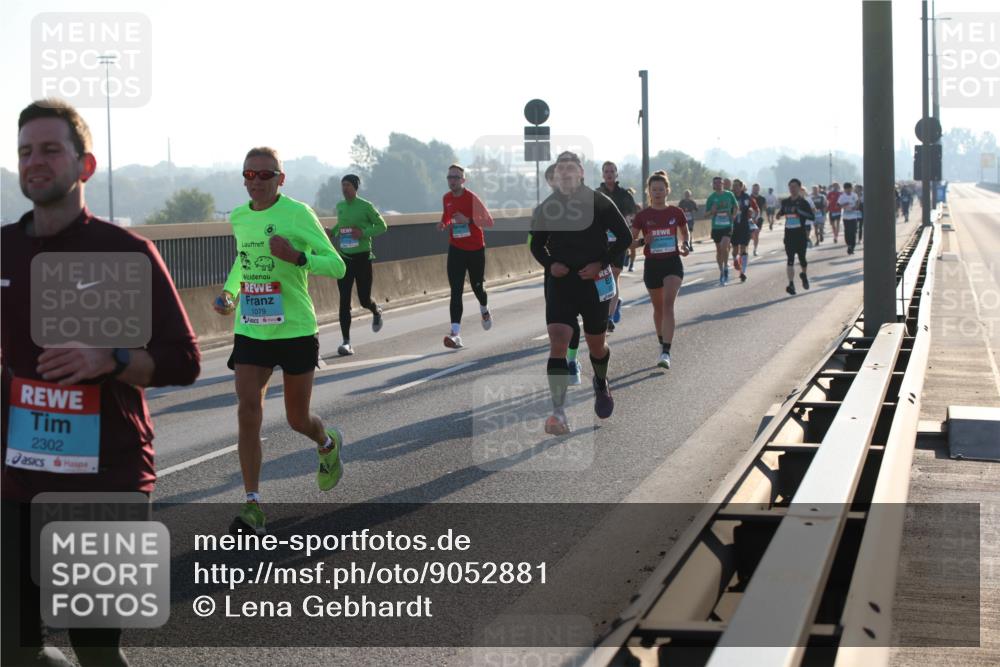 03.10.2025 - Köhlbrandbrückenlauf Lena Gebhardt http://msf.ph/oto/9052881 03.10.2025 09:15:32 Position 1 2302, 1079 meine-sportfotos.de