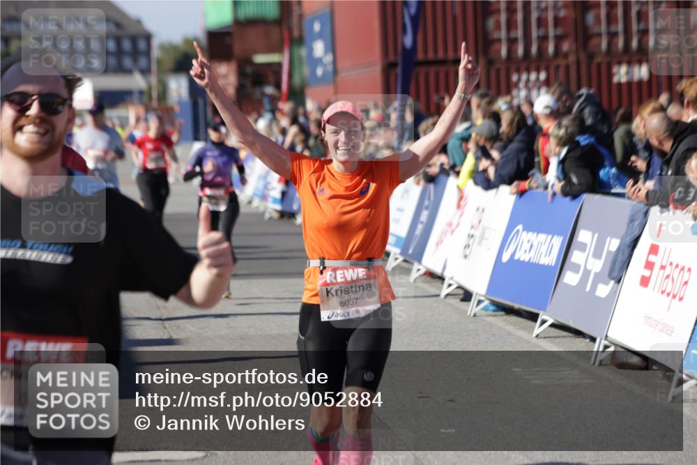 03.10.2025 - Köhlbrandbrückenlauf Jannik Wohlers http://msf.ph/oto/9052884 03.10.2025 13:09:15 Ziel 4334, 4351, 4377, 4486, 4681, 4901, 5242, 5740, 5953, 6037, 6062, 6349, 6562, 6630, 6743, 6814, 6816 meine-sportfotos.de
