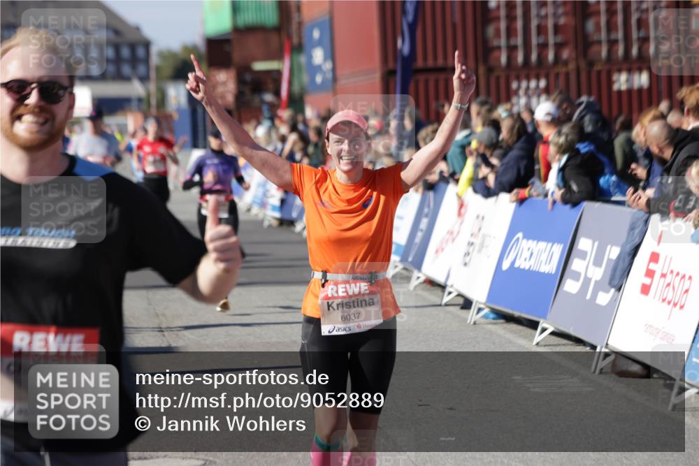 03.10.2025 - Köhlbrandbrückenlauf Jannik Wohlers http://msf.ph/oto/9052889 03.10.2025 13:09:15 Ziel 4334, 4351, 4377, 4486, 4681, 4901, 5242, 5740, 5953, 6037, 6062, 6349, 6562, 6630, 6743, 6814, 6816 meine-sportfotos.de