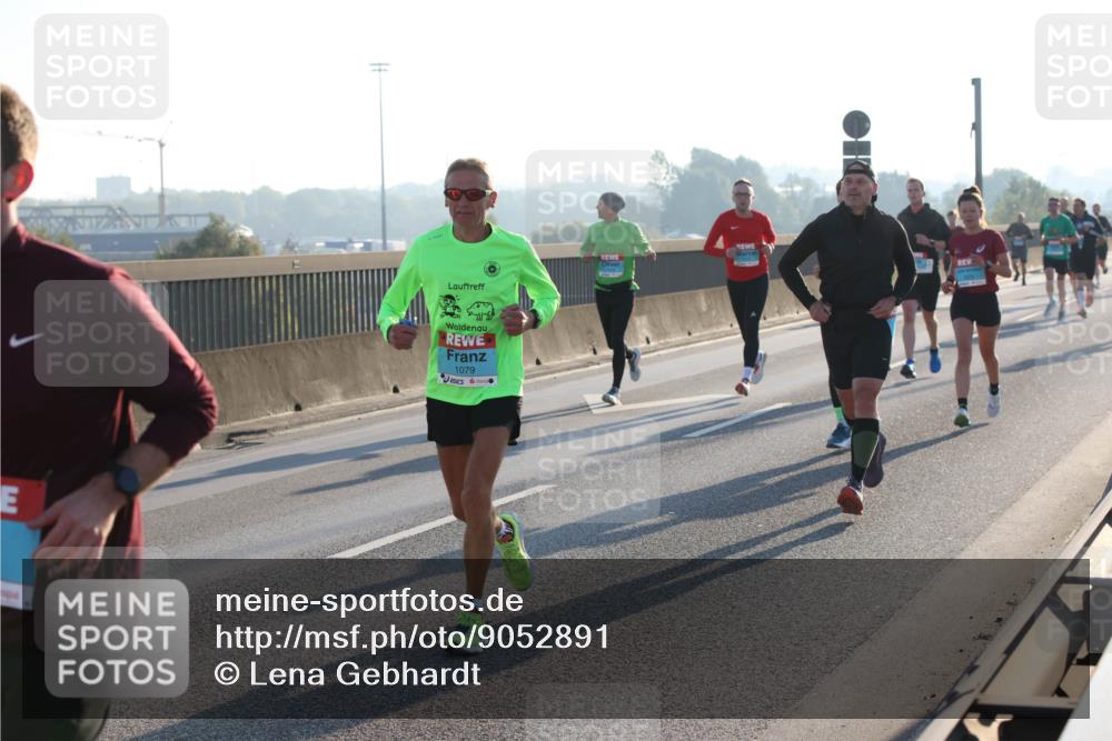 03.10.2025 - Köhlbrandbrückenlauf Lena Gebhardt http://msf.ph/oto/9052891 03.10.2025 09:15:33 Position 1 1079 meine-sportfotos.de