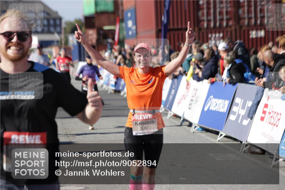 03.10.2025 - Köhlbrandbrückenlauf Jannik Wohlers http://msf.ph/oto/9052894 03.10.2025 13:09:15 Ziel 4334, 4351, 4377, 4486, 4681, 4901, 5242, 5740, 5953, 6037, 6062, 6349, 6562, 6630, 6743, 6814, 6816 meine-sportfotos.de