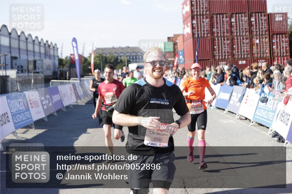 03.10.2025 - Köhlbrandbrückenlauf Jannik Wohlers http://msf.ph/oto/9052896 03.10.2025 13:09:16 Ziel 4334, 4351, 4377, 4486, 4681, 4901, 5061, 5242, 5740, 5953, 6037, 6062, 6349, 6562, 6630, 6661, 6743, 6814, 6816 meine-sportfotos.de