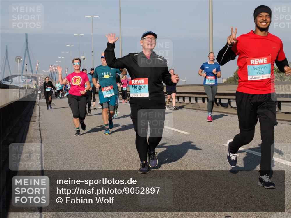 03.10.2025 - Köhlbrandbrückenlauf Fabian Wolf http://msf.ph/oto/9052897 03.10.2025 10:02:21 Position 3 2025, 3697, 2018, 3840 meine-sportfotos.de
