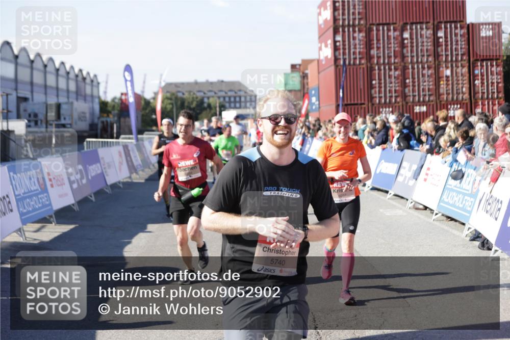 03.10.2025 - Köhlbrandbrückenlauf Jannik Wohlers http://msf.ph/oto/9052902 03.10.2025 13:09:16 Ziel 4334, 4351, 4377, 4486, 4681, 4901, 5061, 5242, 5740, 5953, 6037, 6062, 6349, 6562, 6630, 6661, 6743, 6814, 6816 meine-sportfotos.de
