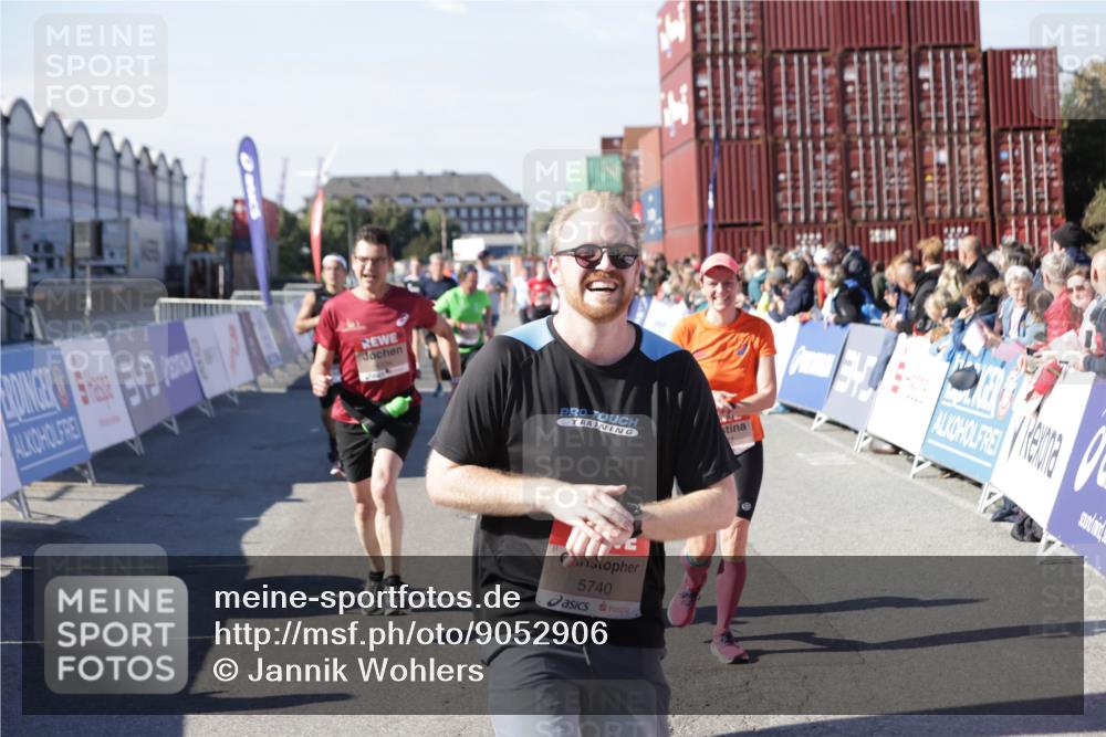 03.10.2025 - Köhlbrandbrückenlauf Jannik Wohlers http://msf.ph/oto/9052906 03.10.2025 13:09:16 Ziel 4334, 4351, 4377, 4486, 4681, 4901, 5061, 5242, 5740, 5953, 6037, 6062, 6349, 6562, 6630, 6661, 6743, 6814, 6816 meine-sportfotos.de