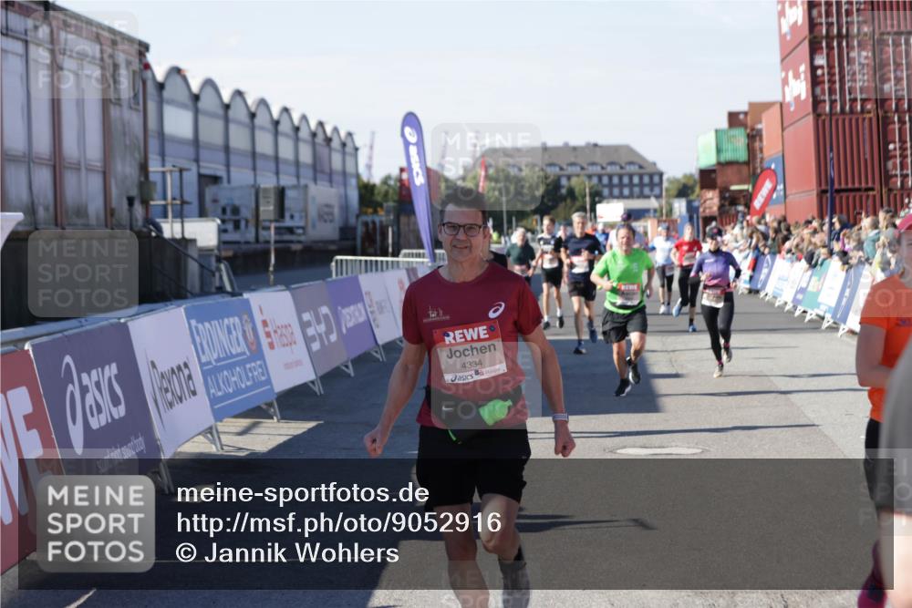 03.10.2025 - Köhlbrandbrückenlauf Jannik Wohlers http://msf.ph/oto/9052916 03.10.2025 13:09:16 Ziel 4334, 4351, 4377, 4486, 4681, 4901, 5061, 5242, 5740, 5953, 6037, 6062, 6349, 6562, 6630, 6661, 6743, 6814, 6816 meine-sportfotos.de