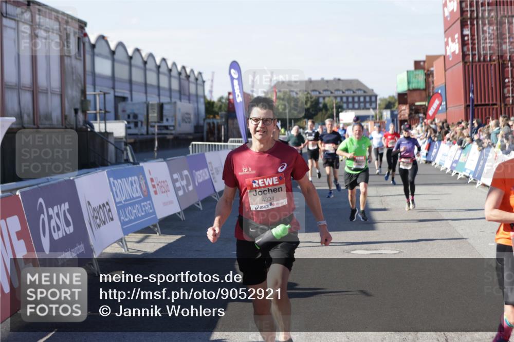 03.10.2025 - Köhlbrandbrückenlauf Jannik Wohlers http://msf.ph/oto/9052921 03.10.2025 13:09:17 Ziel 4334, 4351, 4377, 4486, 4681, 4901, 5061, 5242, 5740, 5953, 6037, 6062, 6349, 6562, 6630, 6661, 6743, 6814, 6816 meine-sportfotos.de