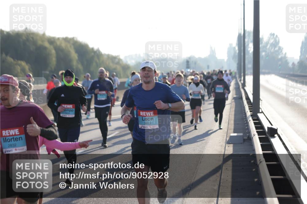 03.10.2025 - Köhlbrandbrückenlauf Jannik Wohlers http://msf.ph/oto/9052928 03.10.2025 09:19:42 Position 3 2832, 1833, 3653 meine-sportfotos.de