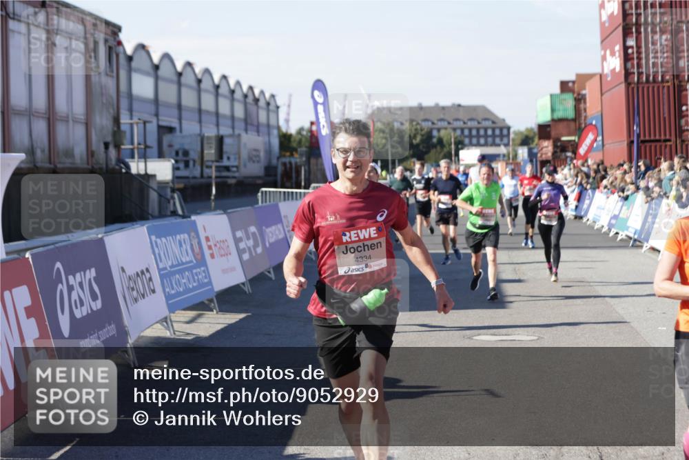 03.10.2025 - Köhlbrandbrückenlauf Jannik Wohlers http://msf.ph/oto/9052929 03.10.2025 13:09:17 Ziel 4334, 4351, 4377, 4486, 4681, 4901, 5061, 5242, 5740, 5953, 6037, 6062, 6349, 6562, 6630, 6661, 6743, 6814, 6816 meine-sportfotos.de