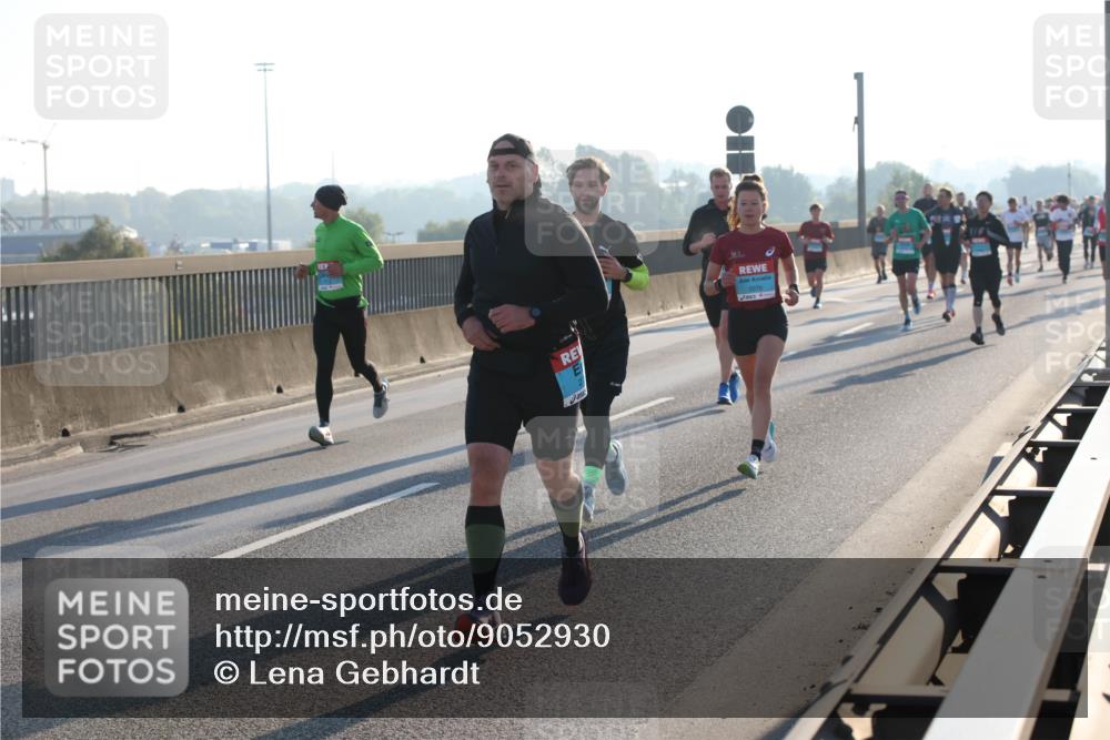 03.10.2025 - Köhlbrandbrückenlauf Lena Gebhardt http://msf.ph/oto/9052930 03.10.2025 09:15:34 Position 1 3376 meine-sportfotos.de