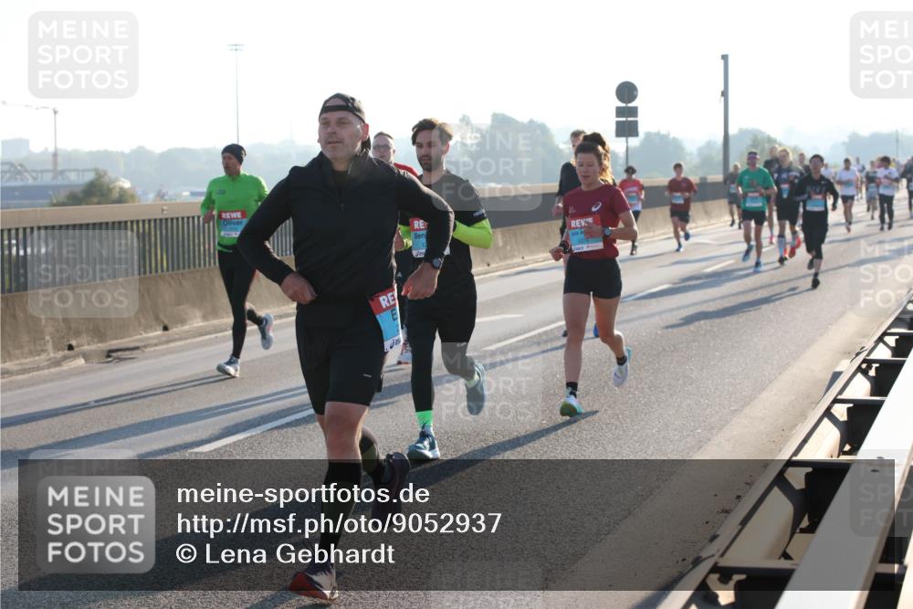 03.10.2025 - Köhlbrandbrückenlauf Lena Gebhardt http://msf.ph/oto/9052937 03.10.2025 09:15:34 Position 1 3376 meine-sportfotos.de