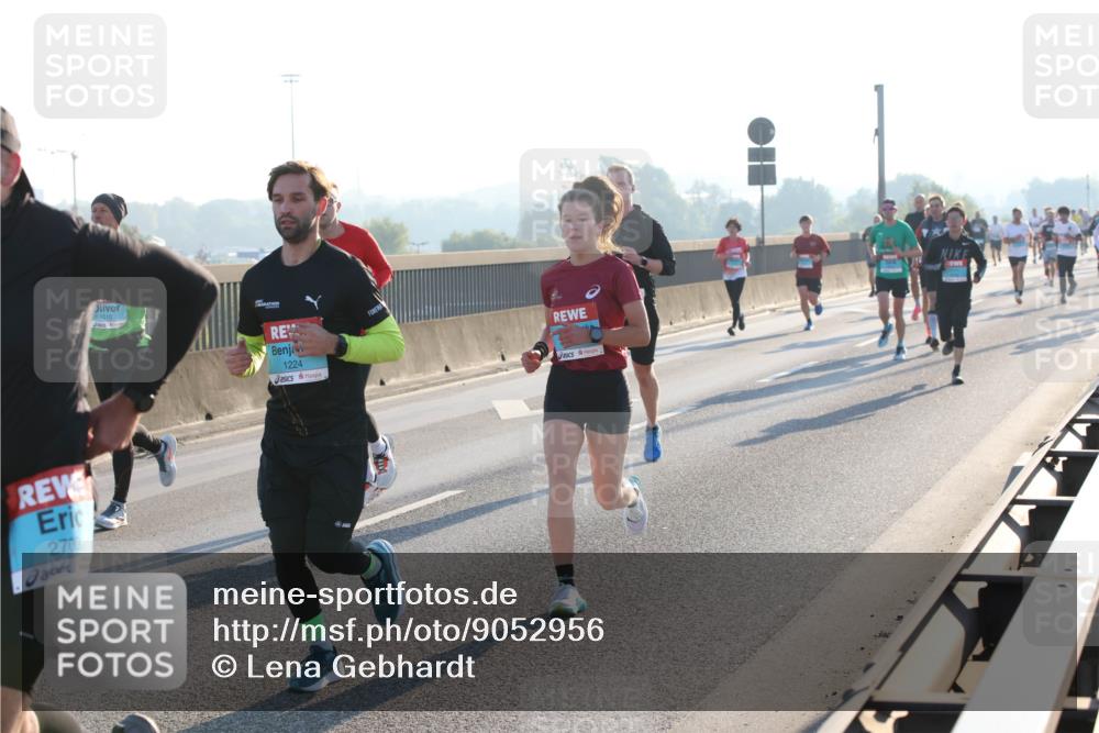 03.10.2025 - Köhlbrandbrückenlauf Lena Gebhardt http://msf.ph/oto/9052956 03.10.2025 09:15:35 Position 1 270, 1010, 1224 meine-sportfotos.de