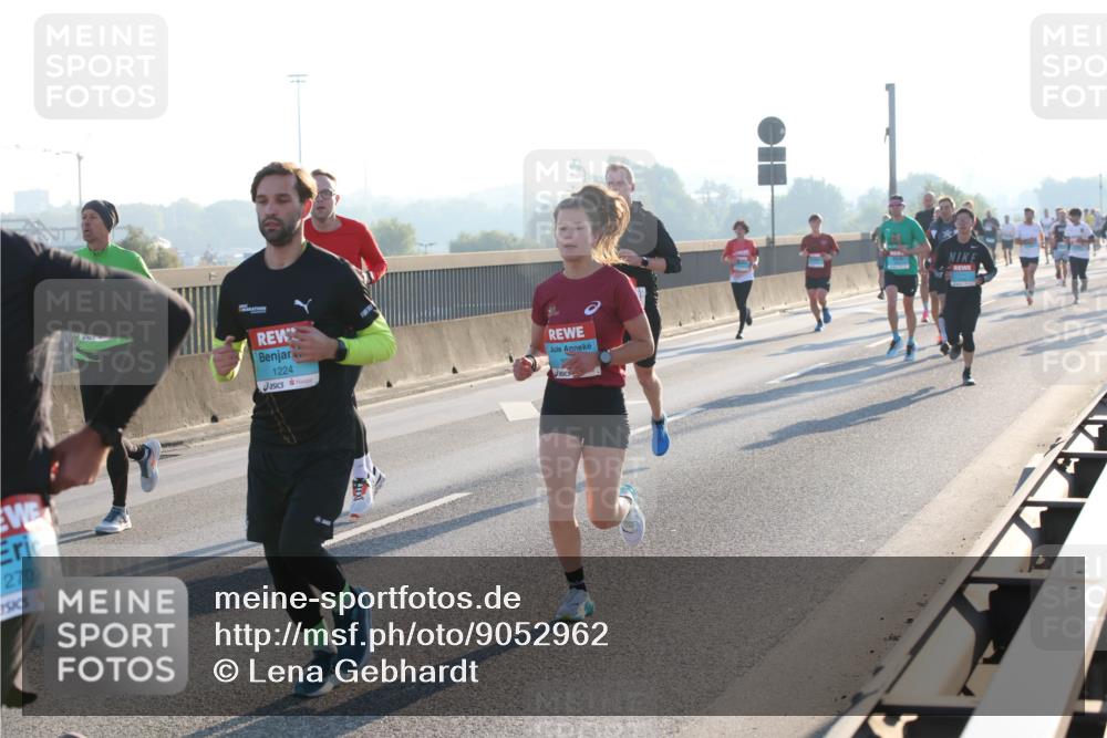 03.10.2025 - Köhlbrandbrückenlauf Lena Gebhardt http://msf.ph/oto/9052962 03.10.2025 09:15:35 Position 1 2709, 1224 meine-sportfotos.de