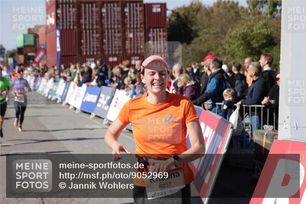 03.10.2025 - Köhlbrandbrückenlauf Jannik Wohlers http://msf.ph/oto/9052969 03.10.2025 13:09:17 Ziel 4334, 4351, 4377, 4486, 4681, 4901, 5061, 5242, 5740, 5953, 6037, 6062, 6349, 6562, 6630, 6661, 6743, 6814, 6816 meine-sportfotos.de