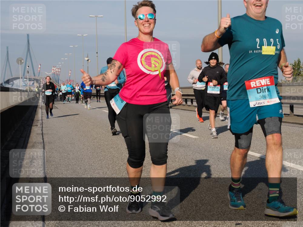 03.10.2025 - Köhlbrandbrückenlauf Fabian Wolf http://msf.ph/oto/9052992 03.10.2025 10:02:24 Position 3 417, 10, 2025, 39, 2897, 3697 meine-sportfotos.de