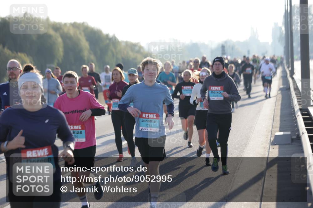 03.10.2025 - Köhlbrandbrückenlauf Jannik Wohlers http://msf.ph/oto/9052995 03.10.2025 09:19:45 Position 3 1801, 2755, 1753, 2323 meine-sportfotos.de