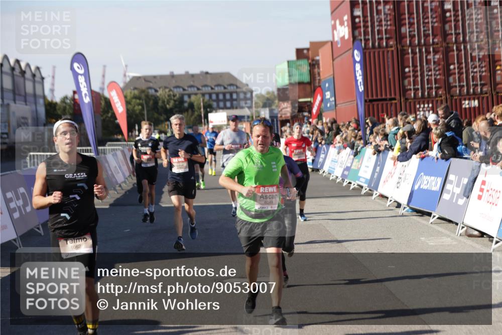 03.10.2025 - Köhlbrandbrückenlauf Jannik Wohlers http://msf.ph/oto/9053007 03.10.2025 13:09:18 Ziel 4129, 4334, 4351, 4377, 4486, 4681, 4901, 5061, 5242, 5740, 6037, 6062, 6349, 6562, 6661, 6743, 6814, 6816 meine-sportfotos.de