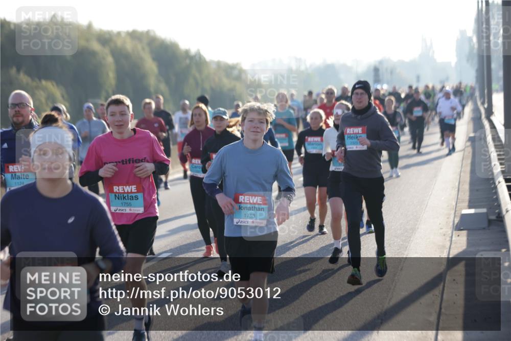 03.10.2025 - Köhlbrandbrückenlauf Jannik Wohlers http://msf.ph/oto/9053012 03.10.2025 09:19:45 Position 3 1124, 1755, 1801, 1753, 2323 meine-sportfotos.de