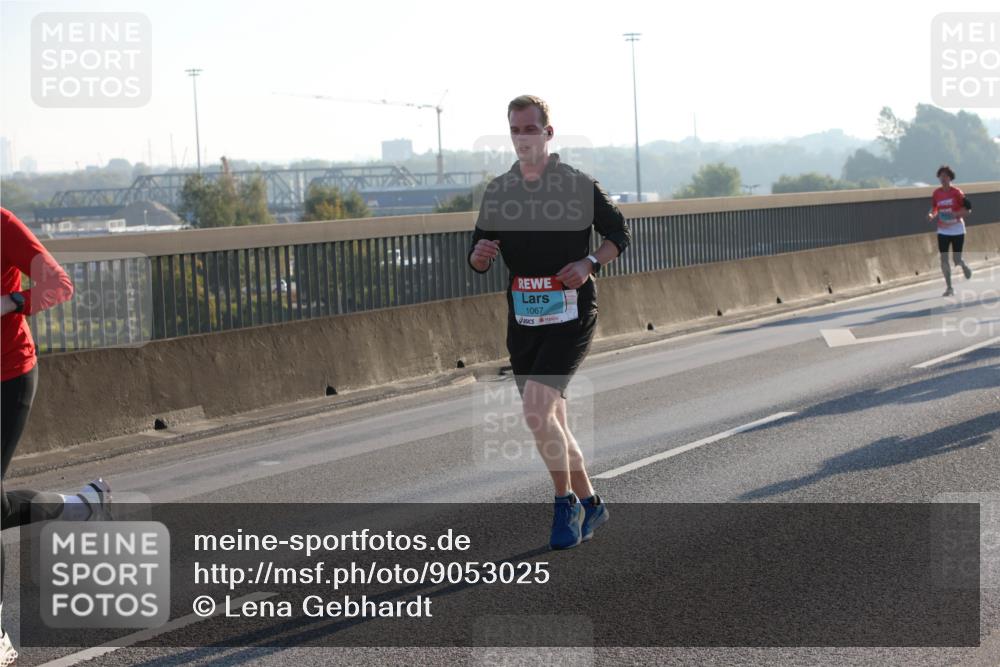 03.10.2025 - Köhlbrandbrückenlauf Lena Gebhardt http://msf.ph/oto/9053025 03.10.2025 09:15:36 Position 1 1067 meine-sportfotos.de