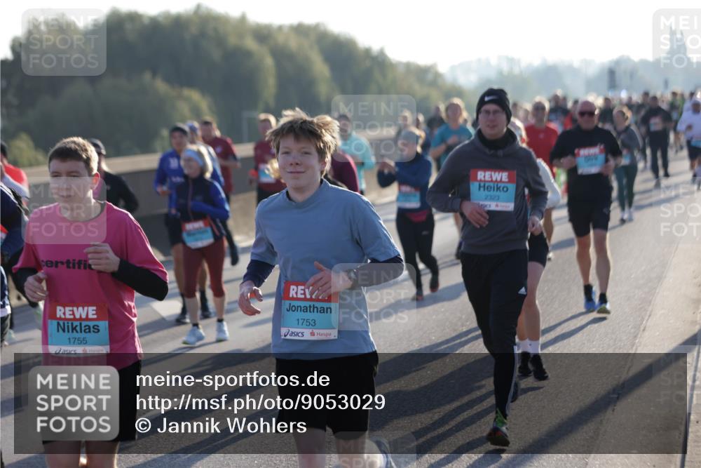 03.10.2025 - Köhlbrandbrückenlauf Jannik Wohlers http://msf.ph/oto/9053029 03.10.2025 09:19:46 Position 3 1755, 1753, 2323 meine-sportfotos.de