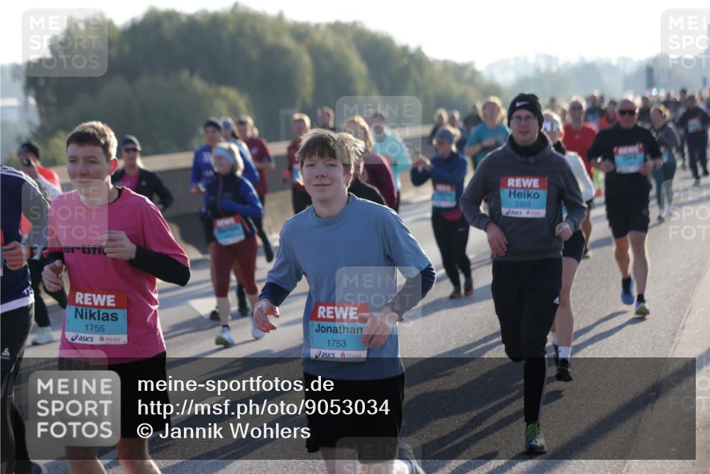 03.10.2025 - Köhlbrandbrückenlauf Jannik Wohlers http://msf.ph/oto/9053034 03.10.2025 09:19:47 Position 3 1755, 1753, 2323 meine-sportfotos.de