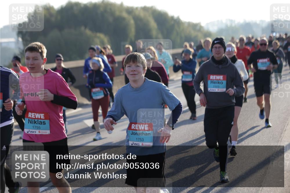 03.10.2025 - Köhlbrandbrückenlauf Jannik Wohlers http://msf.ph/oto/9053036 03.10.2025 09:19:47 Position 3 1755, 1753, 2323 meine-sportfotos.de