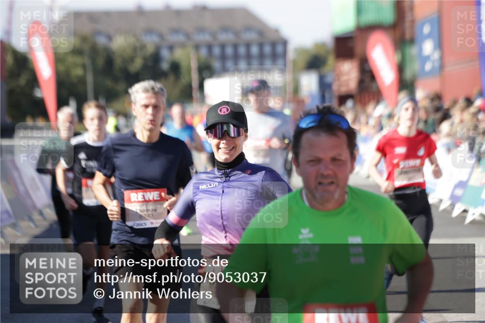 03.10.2025 - Köhlbrandbrückenlauf Jannik Wohlers http://msf.ph/oto/9053037 03.10.2025 13:09:20 Ziel 4129, 4134, 4212, 4334, 4377, 4486, 4681, 4901, 5061, 5352, 5740, 6037, 6062, 6349, 6562, 6661, 6743 meine-sportfotos.de