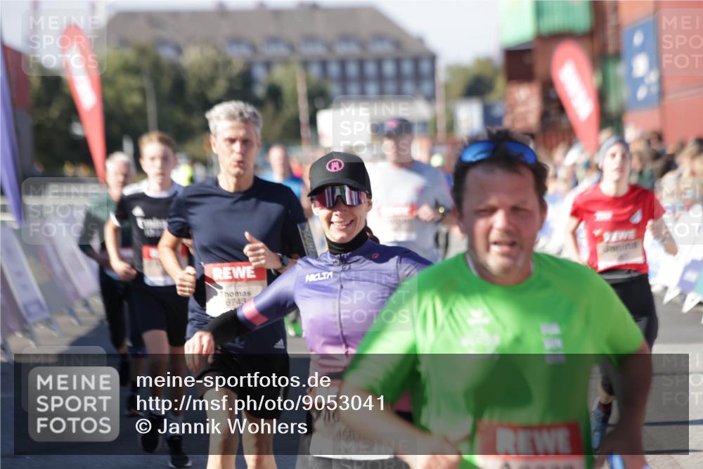 03.10.2025 - Köhlbrandbrückenlauf Jannik Wohlers http://msf.ph/oto/9053041 03.10.2025 13:09:20 Ziel 4129, 4134, 4212, 4334, 4377, 4486, 4681, 4901, 5061, 5352, 5740, 6037, 6062, 6349, 6562, 6661, 6743 meine-sportfotos.de
