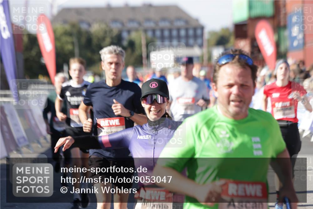 03.10.2025 - Köhlbrandbrückenlauf Jannik Wohlers http://msf.ph/oto/9053047 03.10.2025 13:09:20 Ziel 4129, 4134, 4212, 4334, 4377, 4486, 4681, 4901, 5061, 5352, 5740, 6037, 6062, 6349, 6562, 6661, 6743 meine-sportfotos.de