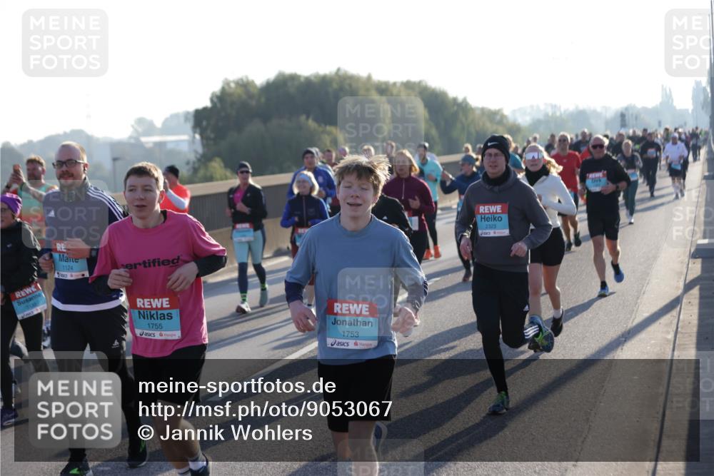 03.10.2025 - Köhlbrandbrückenlauf Jannik Wohlers http://msf.ph/oto/9053067 03.10.2025 09:19:47 Position 3 3133, 1124, 1755, 1753, 2323 meine-sportfotos.de