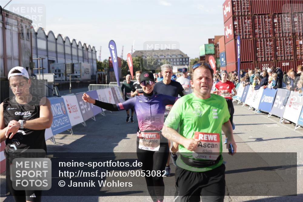03.10.2025 - Köhlbrandbrückenlauf Jannik Wohlers http://msf.ph/oto/9053082 03.10.2025 13:09:21 Ziel 4129, 4134, 4212, 4334, 4377, 4486, 4681, 4901, 5061, 5352, 5740, 6037, 6062, 6349, 6562, 6661, 6743 meine-sportfotos.de