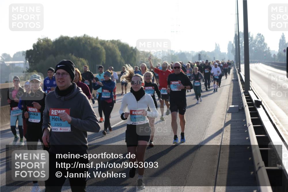 03.10.2025 - Köhlbrandbrückenlauf Jannik Wohlers http://msf.ph/oto/9053093 03.10.2025 09:19:48 Position 3 1747, 2323, 3723, 130 meine-sportfotos.de