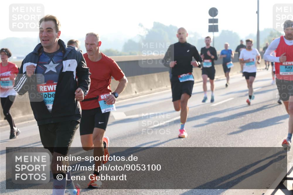 03.10.2025 - Köhlbrandbrückenlauf Lena Gebhardt http://msf.ph/oto/9053100 03.10.2025 09:15:40 Position 1 2934, 1210 meine-sportfotos.de