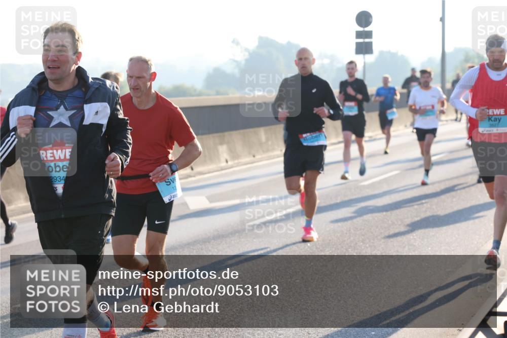 03.10.2025 - Köhlbrandbrückenlauf Lena Gebhardt http://msf.ph/oto/9053103 03.10.2025 09:15:40 Position 1 2934, 12, 3527 meine-sportfotos.de