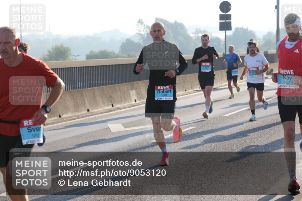 03.10.2025 - Köhlbrandbrückenlauf Lena Gebhardt http://msf.ph/oto/9053120 03.10.2025 09:15:40 Position 1 1210, 3270, 3527 meine-sportfotos.de