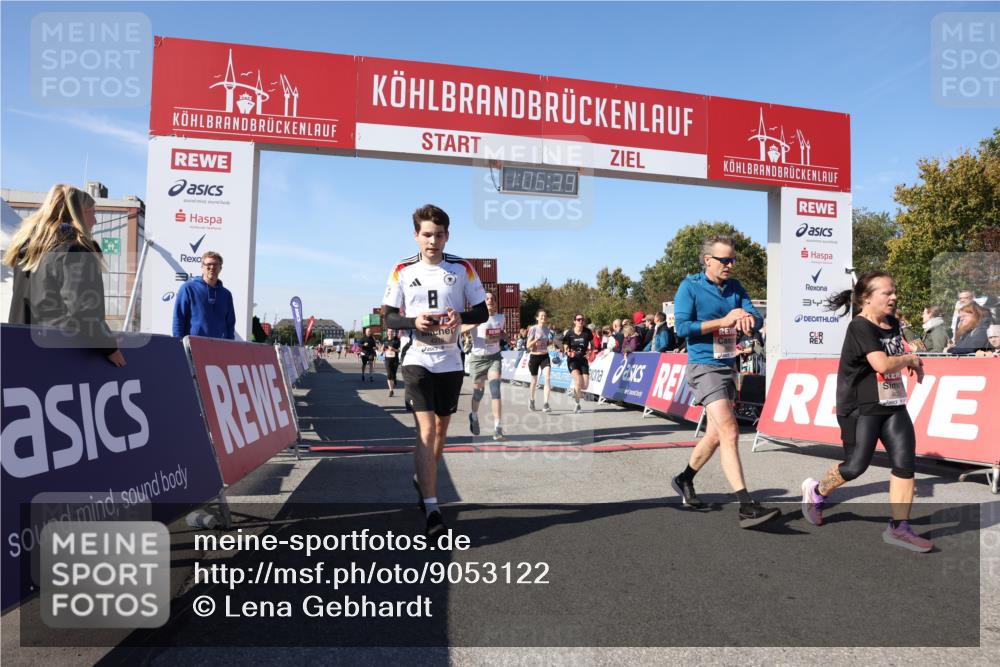 03.10.2025 - Köhlbrandbrückenlauf Lena Gebhardt http://msf.ph/oto/9053122 03.10.2025 13:06:40 Ziel 4015, 4026, 4122, 4151, 4312, 4396, 4405, 5798, 5971, 6061, 6089, 6256, 6721 meine-sportfotos.de