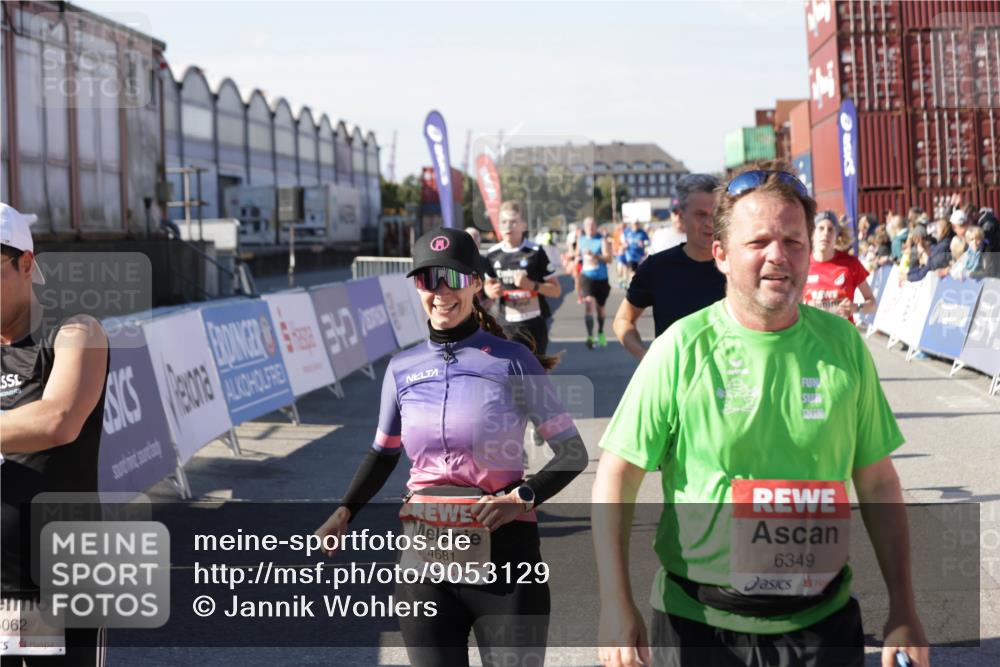 03.10.2025 - Köhlbrandbrückenlauf Jannik Wohlers http://msf.ph/oto/9053129 03.10.2025 13:09:21 Ziel 4129, 4134, 4212, 4334, 4377, 4486, 4681, 4901, 5061, 5352, 5740, 6037, 6062, 6349, 6562, 6661, 6743 meine-sportfotos.de