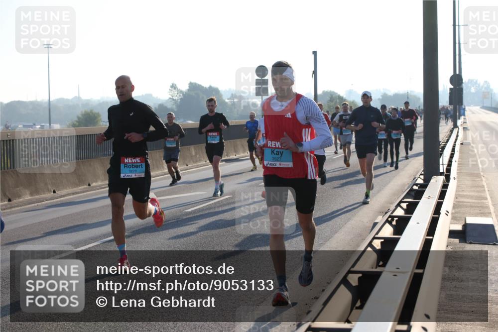 03.10.2025 - Köhlbrandbrückenlauf Lena Gebhardt http://msf.ph/oto/9053133 03.10.2025 09:15:41 Position 1 3270, 3527 meine-sportfotos.de