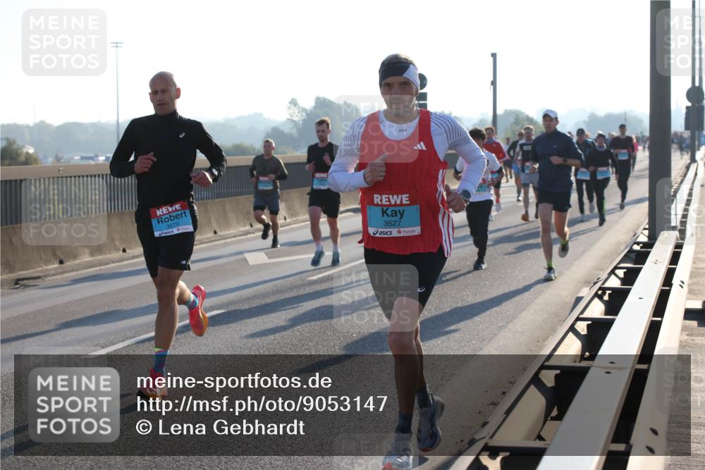 03.10.2025 - Köhlbrandbrückenlauf Lena Gebhardt http://msf.ph/oto/9053147 03.10.2025 09:15:42 Position 1 3270, 3527 meine-sportfotos.de