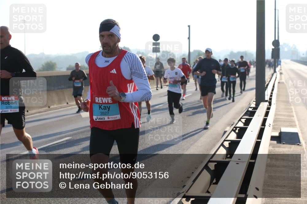 03.10.2025 - Köhlbrandbrückenlauf Lena Gebhardt http://msf.ph/oto/9053156 03.10.2025 09:15:42 Position 1 3270, 3527 meine-sportfotos.de