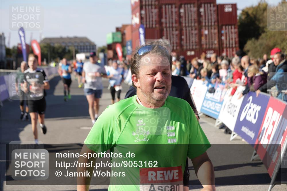 03.10.2025 - Köhlbrandbrückenlauf Jannik Wohlers http://msf.ph/oto/9053162 03.10.2025 13:09:22 Ziel 4129, 4134, 4212, 4334, 4377, 4681, 5061, 5352, 5740, 6037, 6062, 6349, 6661, 6743 meine-sportfotos.de