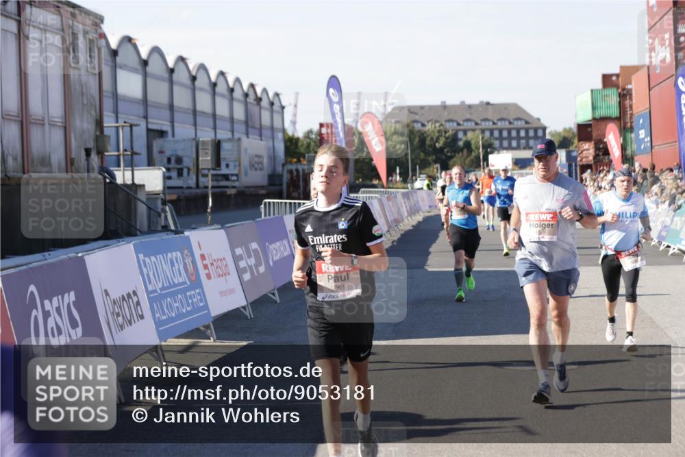 03.10.2025 - Köhlbrandbrückenlauf Jannik Wohlers http://msf.ph/oto/9053181 03.10.2025 13:09:23 Ziel 4129, 4134, 4212, 4334, 4377, 4681, 5061, 5352, 5740, 6037, 6062, 6349, 6661, 6743 meine-sportfotos.de