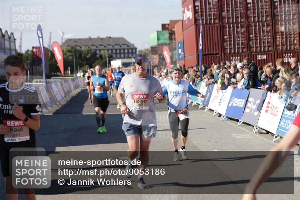 03.10.2025 - Köhlbrandbrückenlauf Jannik Wohlers http://msf.ph/oto/9053186 03.10.2025 13:09:23 Ziel 4129, 4134, 4212, 4334, 4377, 4681, 5061, 5352, 5740, 6037, 6062, 6349, 6661, 6743 meine-sportfotos.de