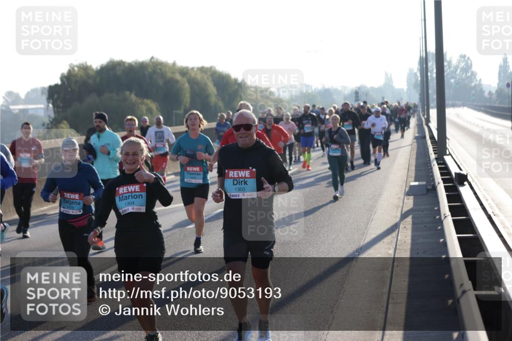 03.10.2025 - Köhlbrandbrückenlauf Jannik Wohlers http://msf.ph/oto/9053193 03.10.2025 09:19:50 Position 3 2079, 1304, 1303 meine-sportfotos.de