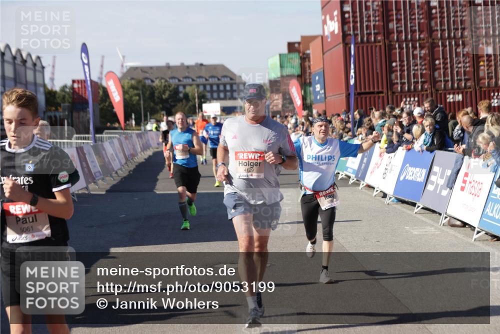 03.10.2025 - Köhlbrandbrückenlauf Jannik Wohlers http://msf.ph/oto/9053199 03.10.2025 13:09:24 Ziel 4129, 4134, 4212, 4334, 4681, 5061, 5352, 5740, 6037, 6062, 6349, 6661, 6743 meine-sportfotos.de