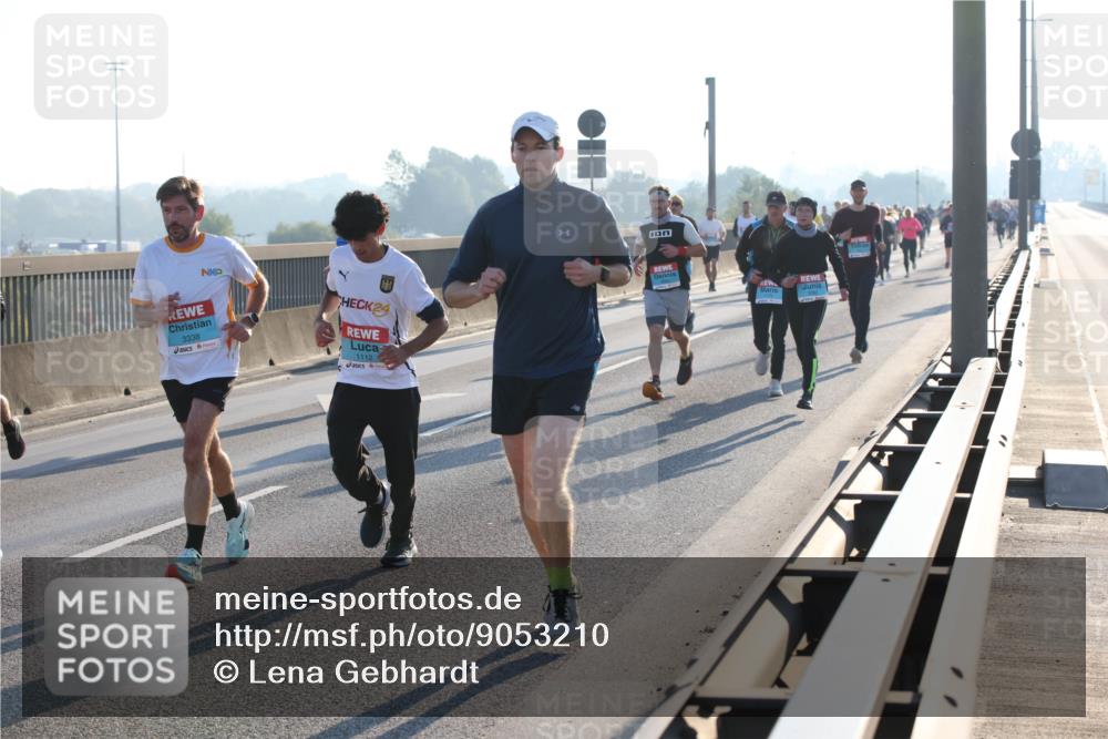 03.10.2025 - Köhlbrandbrückenlauf Lena Gebhardt http://msf.ph/oto/9053210 03.10.2025 09:15:44 Position 1 3338, 24, 1112 meine-sportfotos.de