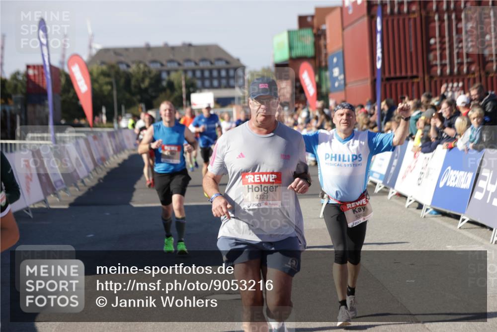 03.10.2025 - Köhlbrandbrückenlauf Jannik Wohlers http://msf.ph/oto/9053216 03.10.2025 13:09:24 Ziel 4129, 4134, 4212, 4334, 4681, 5061, 5352, 5740, 6037, 6062, 6349, 6661, 6743 meine-sportfotos.de