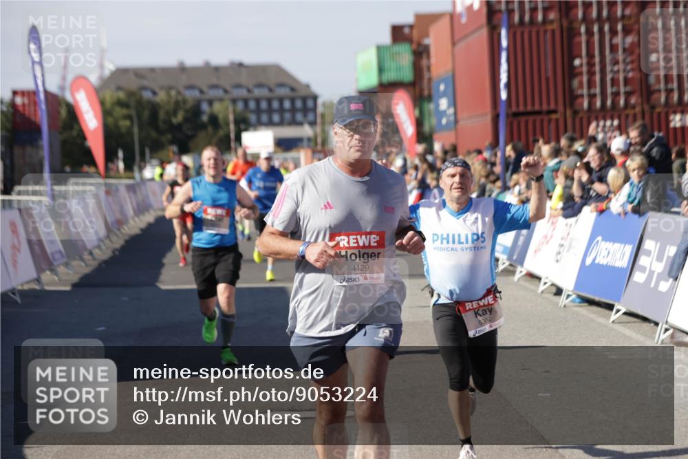 03.10.2025 - Köhlbrandbrückenlauf Jannik Wohlers http://msf.ph/oto/9053224 03.10.2025 13:09:24 Ziel 4129, 4134, 4212, 4334, 4681, 5061, 5352, 5740, 6037, 6062, 6349, 6661, 6743 meine-sportfotos.de