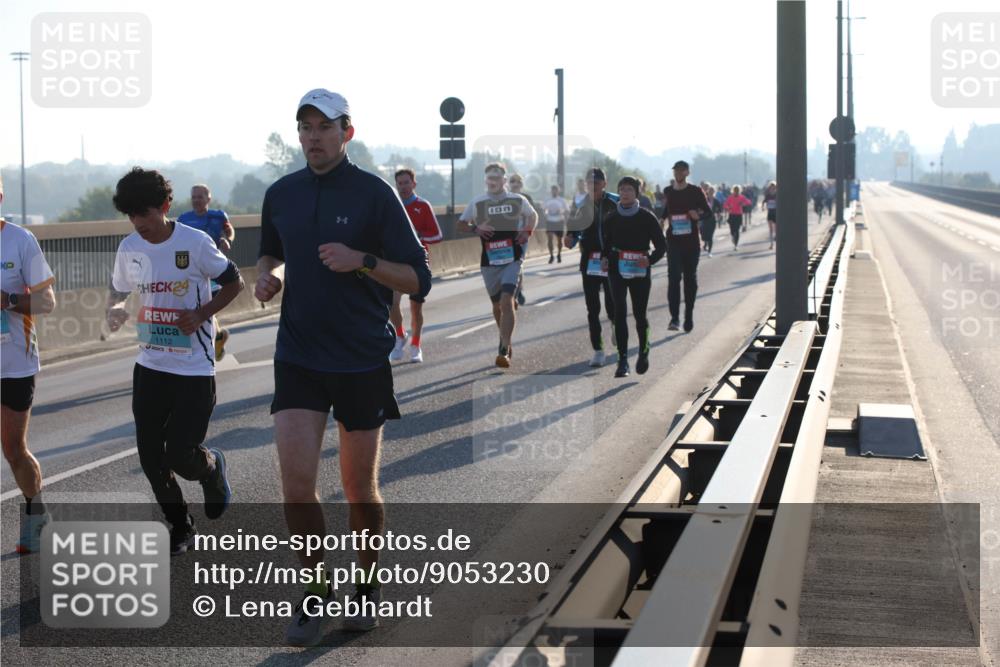 03.10.2025 - Köhlbrandbrückenlauf Lena Gebhardt http://msf.ph/oto/9053230 03.10.2025 09:15:44 Position 1 24, 1112 meine-sportfotos.de