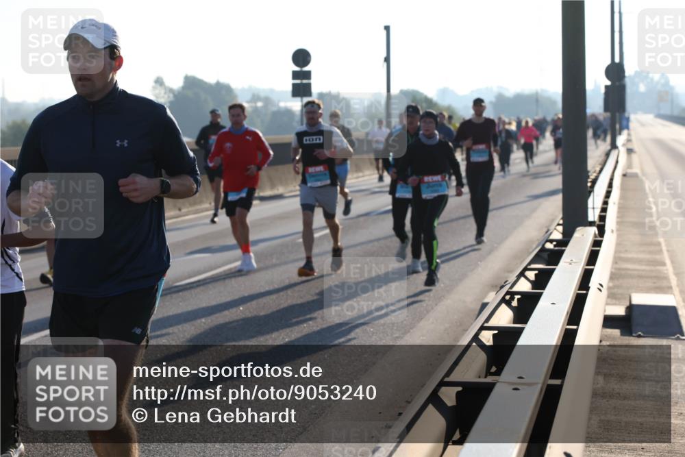 03.10.2025 - Köhlbrandbrückenlauf Lena Gebhardt http://msf.ph/oto/9053240 03.10.2025 09:15:44 Position 1  meine-sportfotos.de